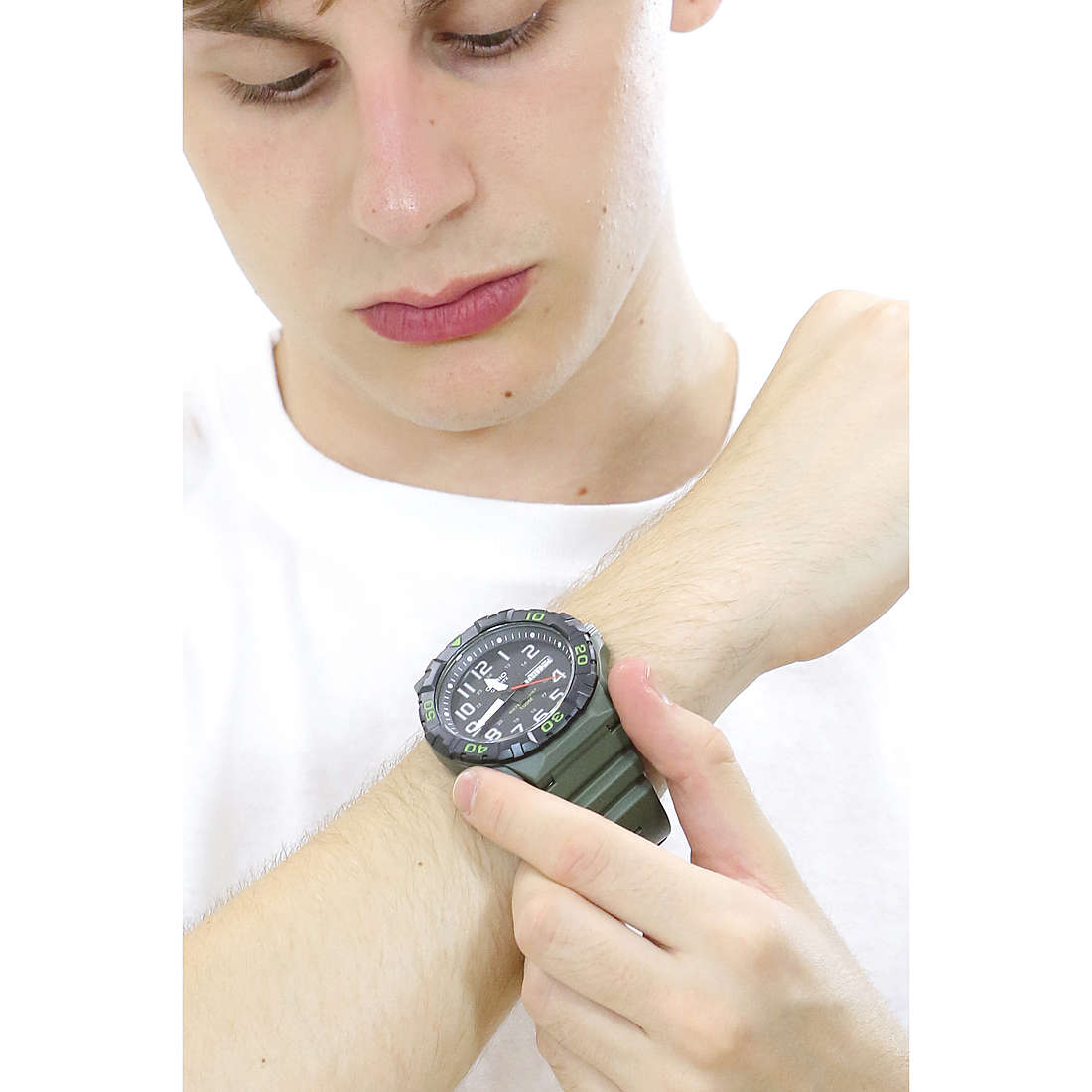 Casio only time Casio Collection man MRW-210H-3AVEF wearing