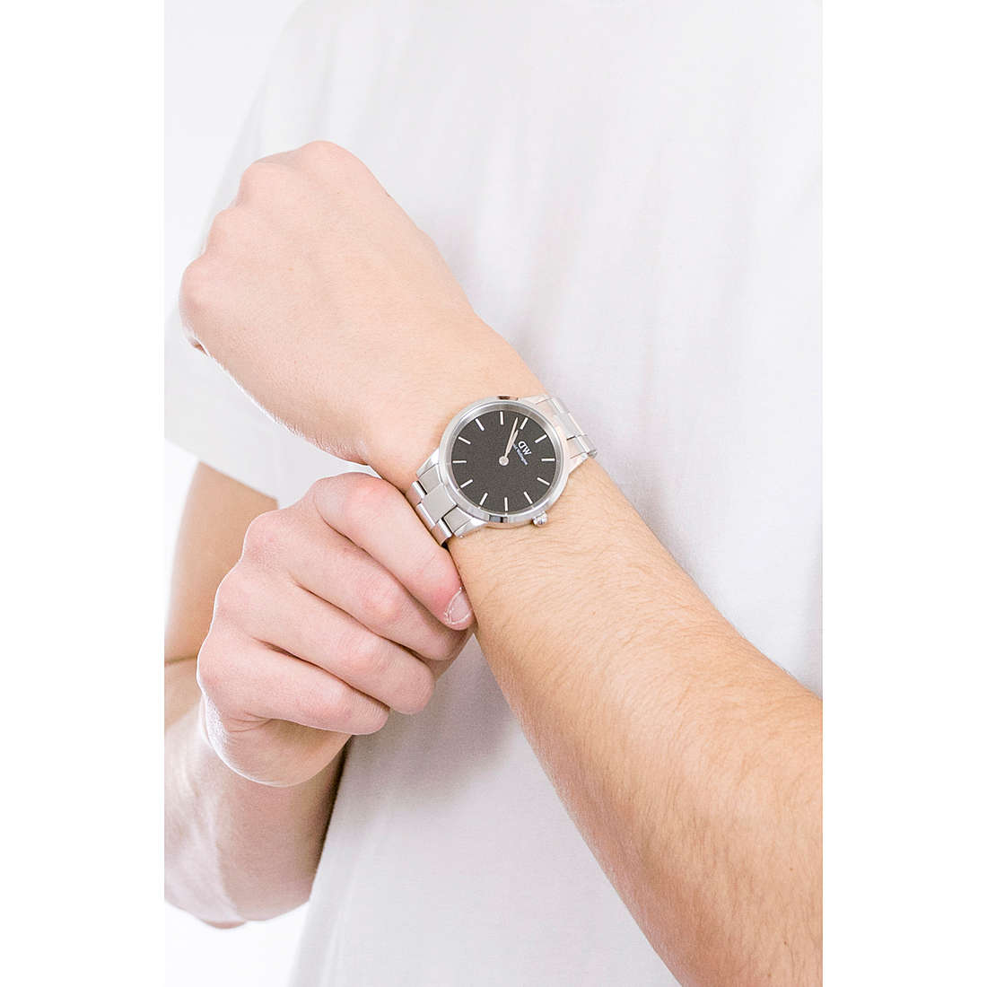 Daniel Wellington only time Iconic Link man DW00100342 wearing