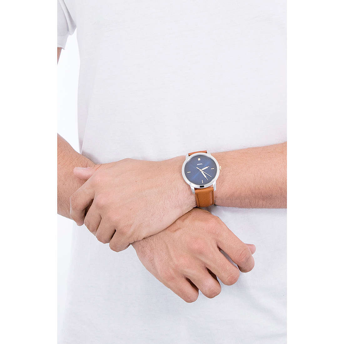 Fossil only time Minimalist man FS5499 wearing