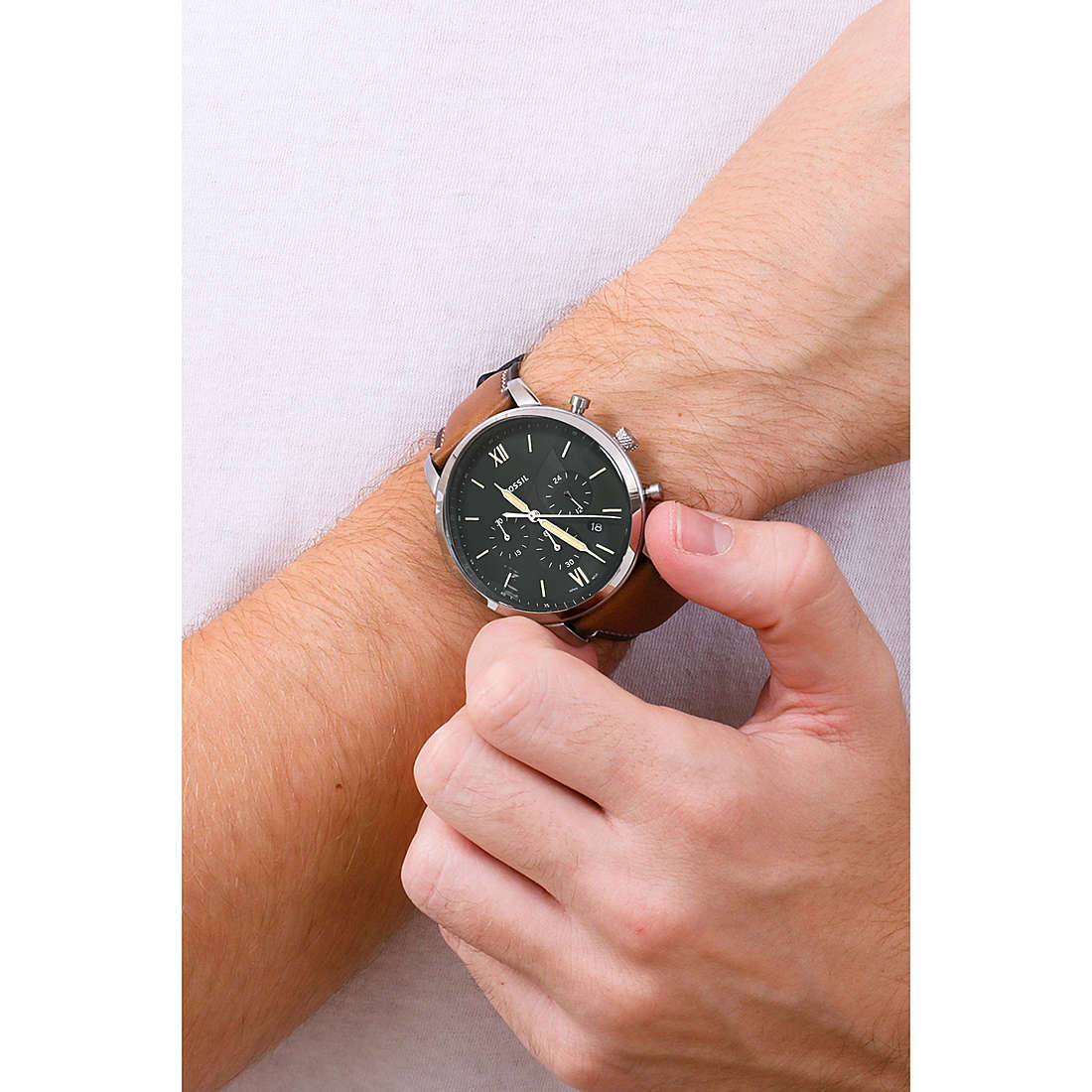 Fossil only time Neutra man FS5963 wearing