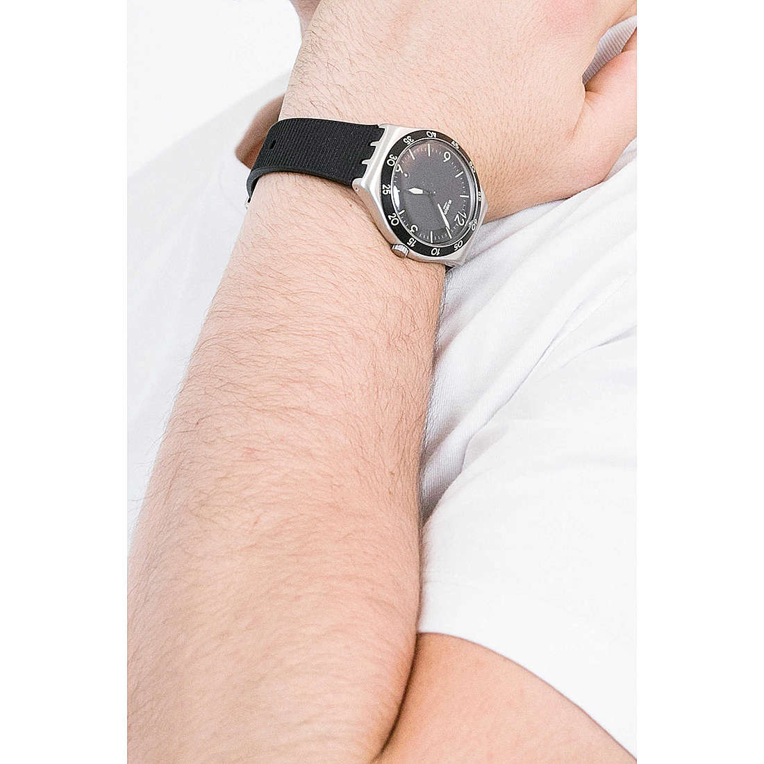 Swatch only time Essentials man YWS454 wearing
