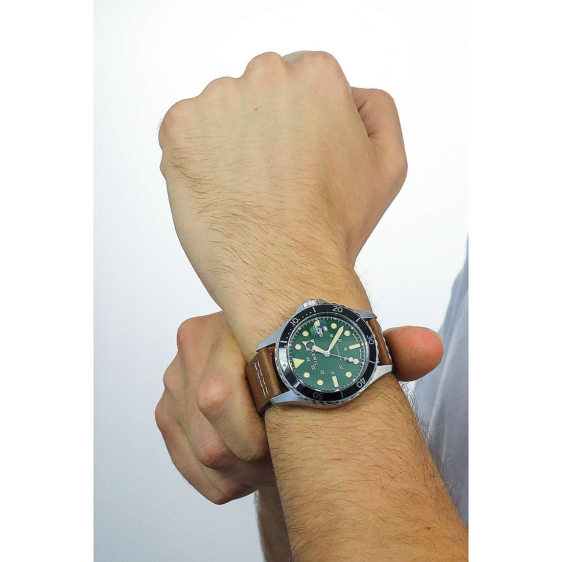 Timex only time Navi Xl man TW2U098007U wearing