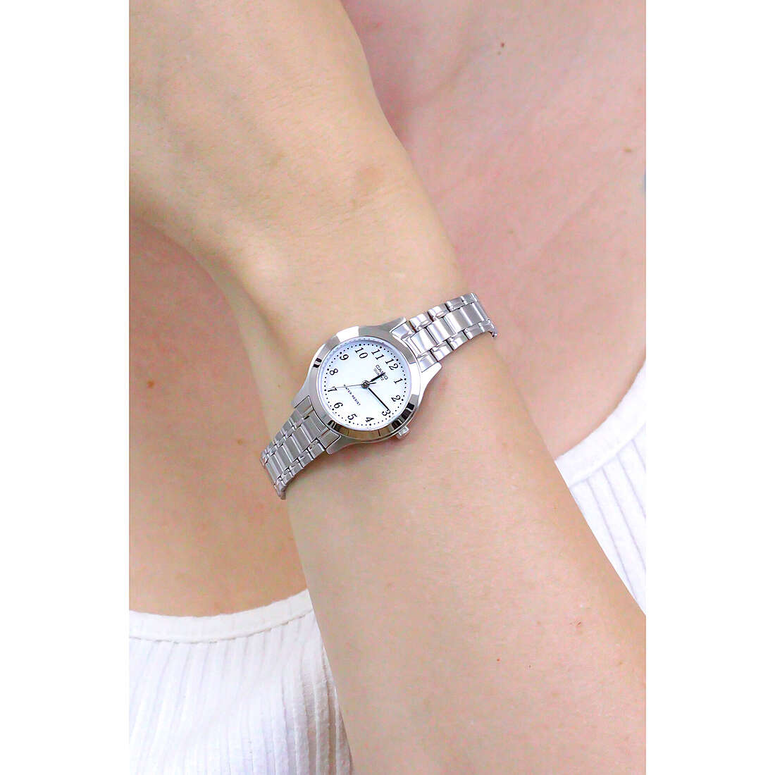 Casio only time Casio Collection woman LTP-1128PA-7BEG wearing