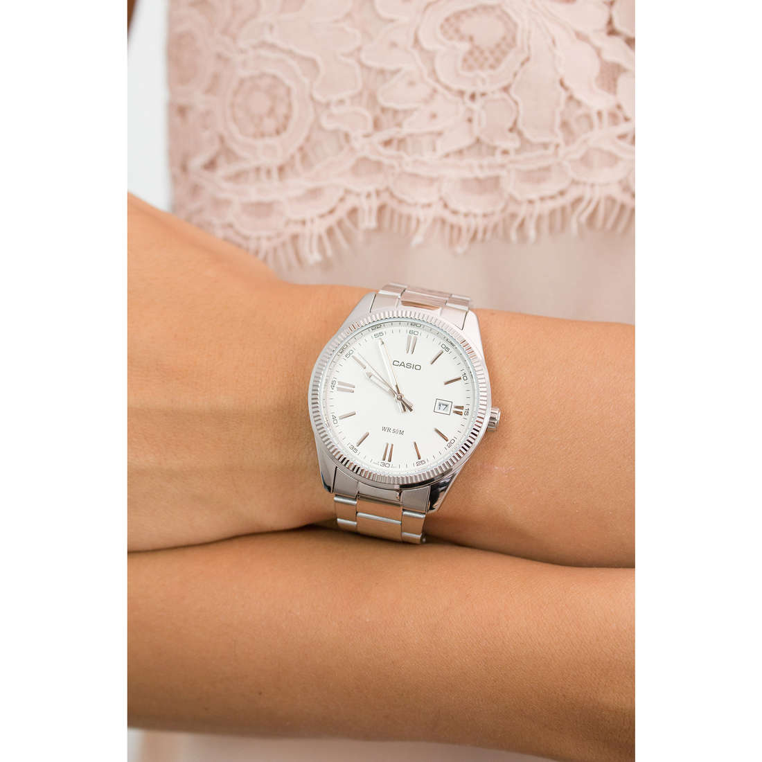 Casio only time Casio Collection woman MTP-1302PD-7A1VEF wearing