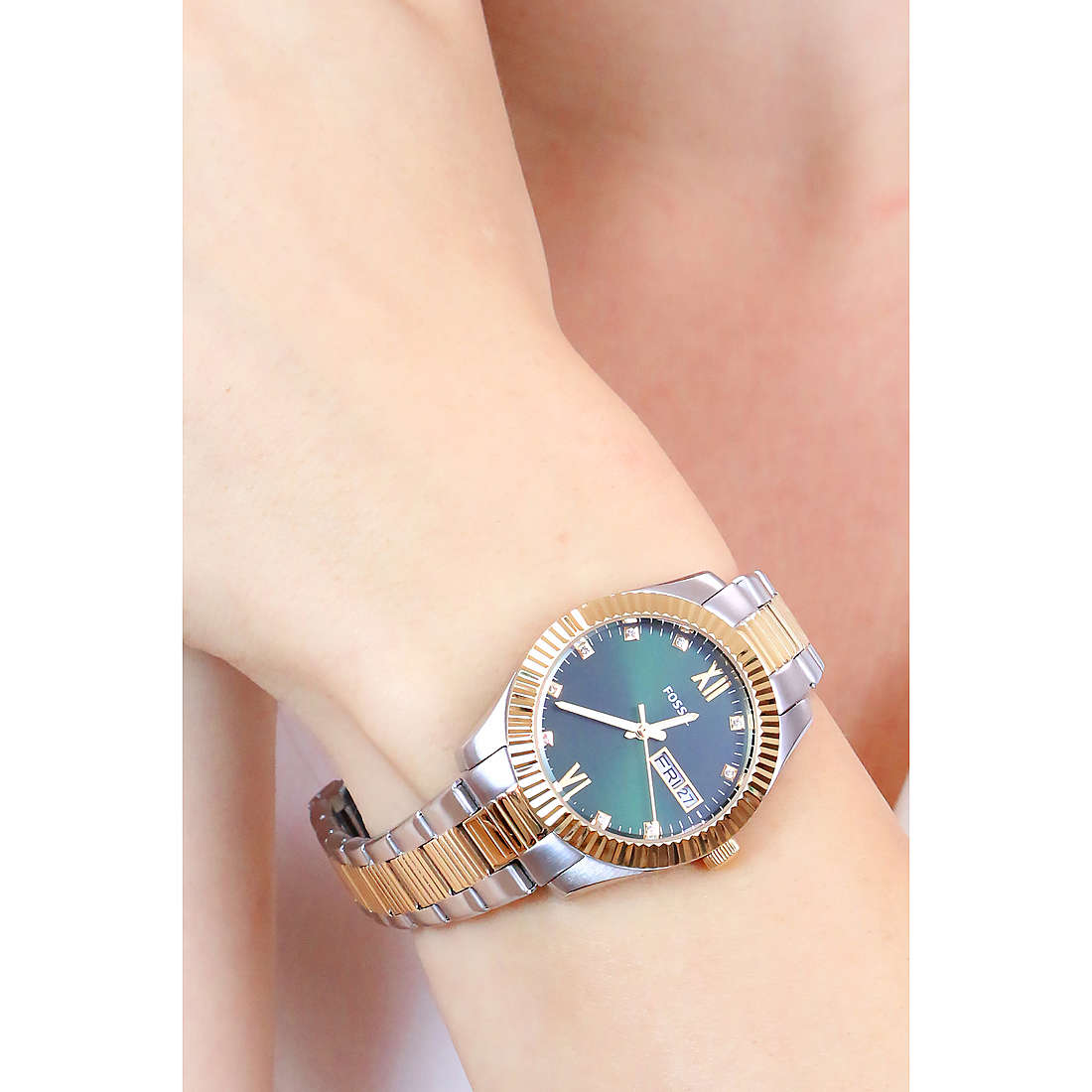 Fossil only time Scarlette woman ES5240 wearing