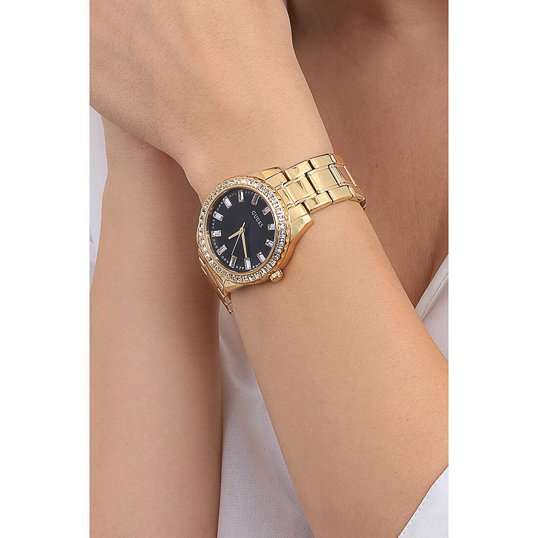 Guess only time Sparkler woman GW0111L2 wearing