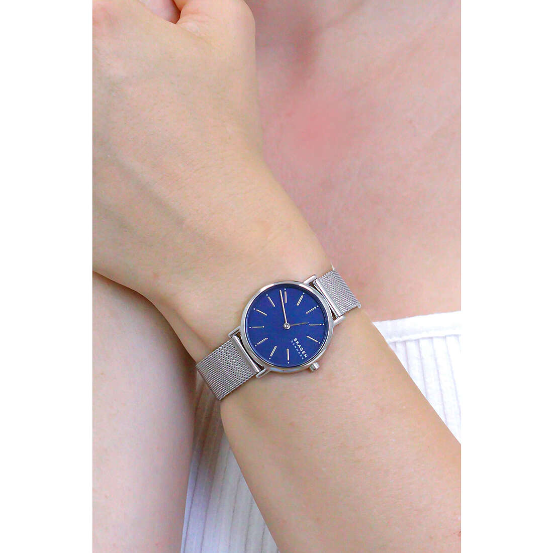 Skagen only time Signatur Slim woman SKW2759 wearing