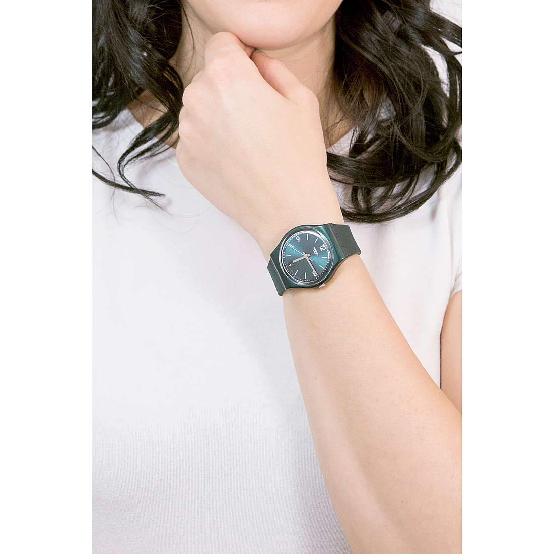 Swatch only time Essentials woman GG408 wearing