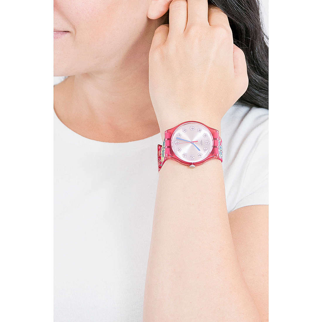 Swatch only time Lovely Garden woman SUOP112 wearing