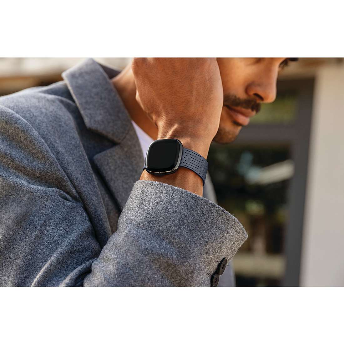 Fitbit Smartwatches Sense man FB512BKBK wearing