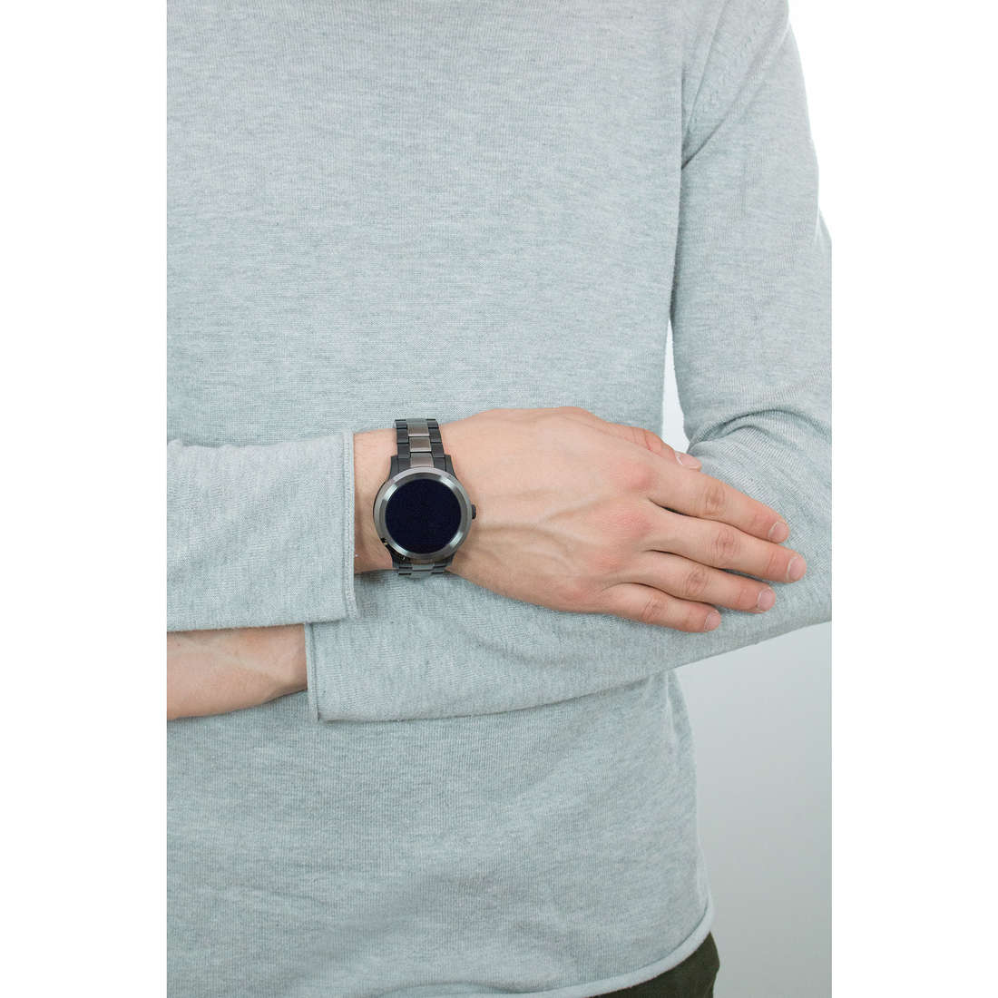Fossil Smartwatches Q Founder man FTW2117 wearing