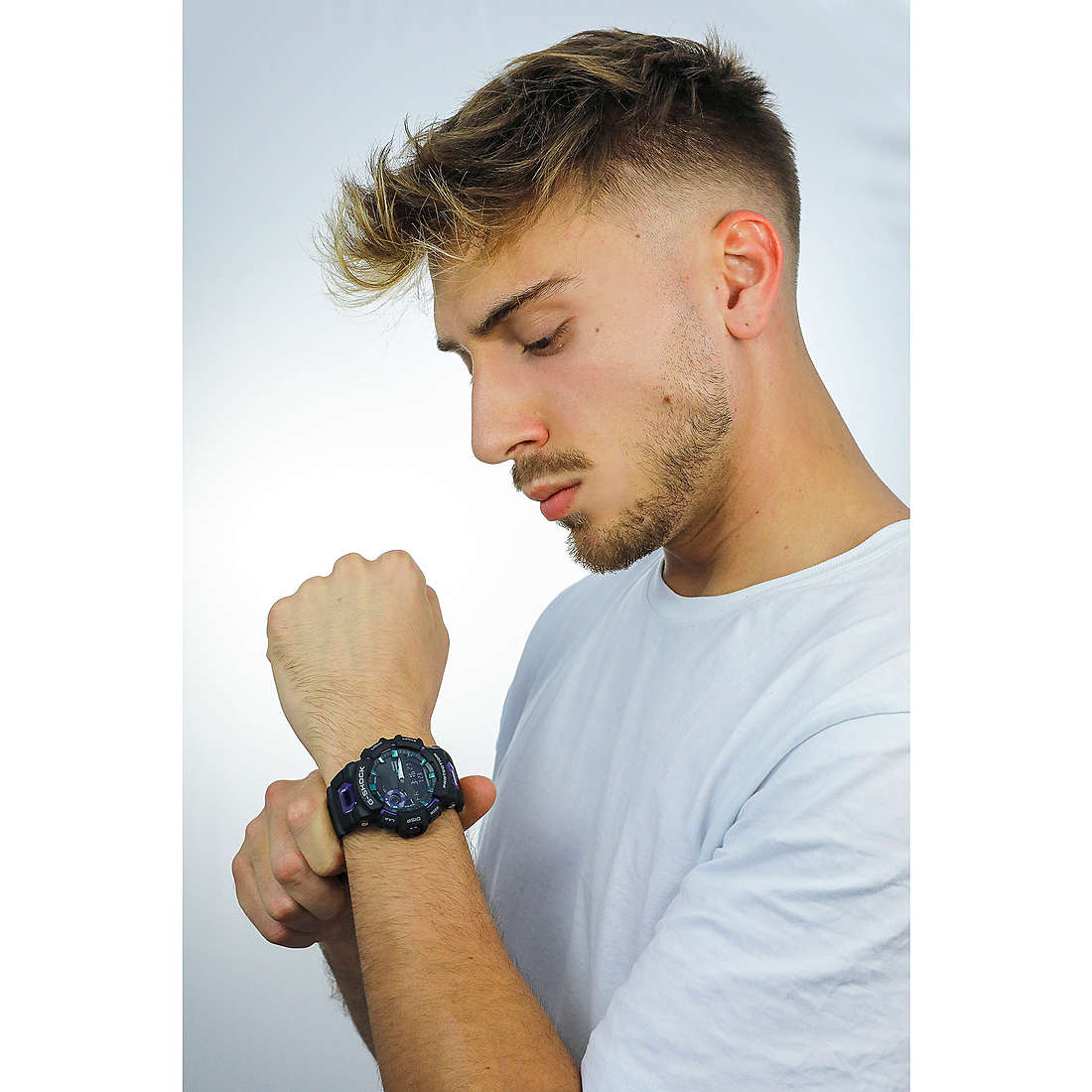 G-Shock Smartwatches G-Squad man GBA-900-1A6ER wearing