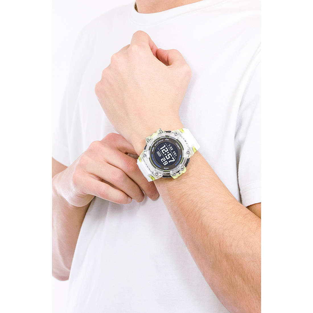 G-Shock Smartwatches G-Squad man GBD-H1000-7A9ER wearing