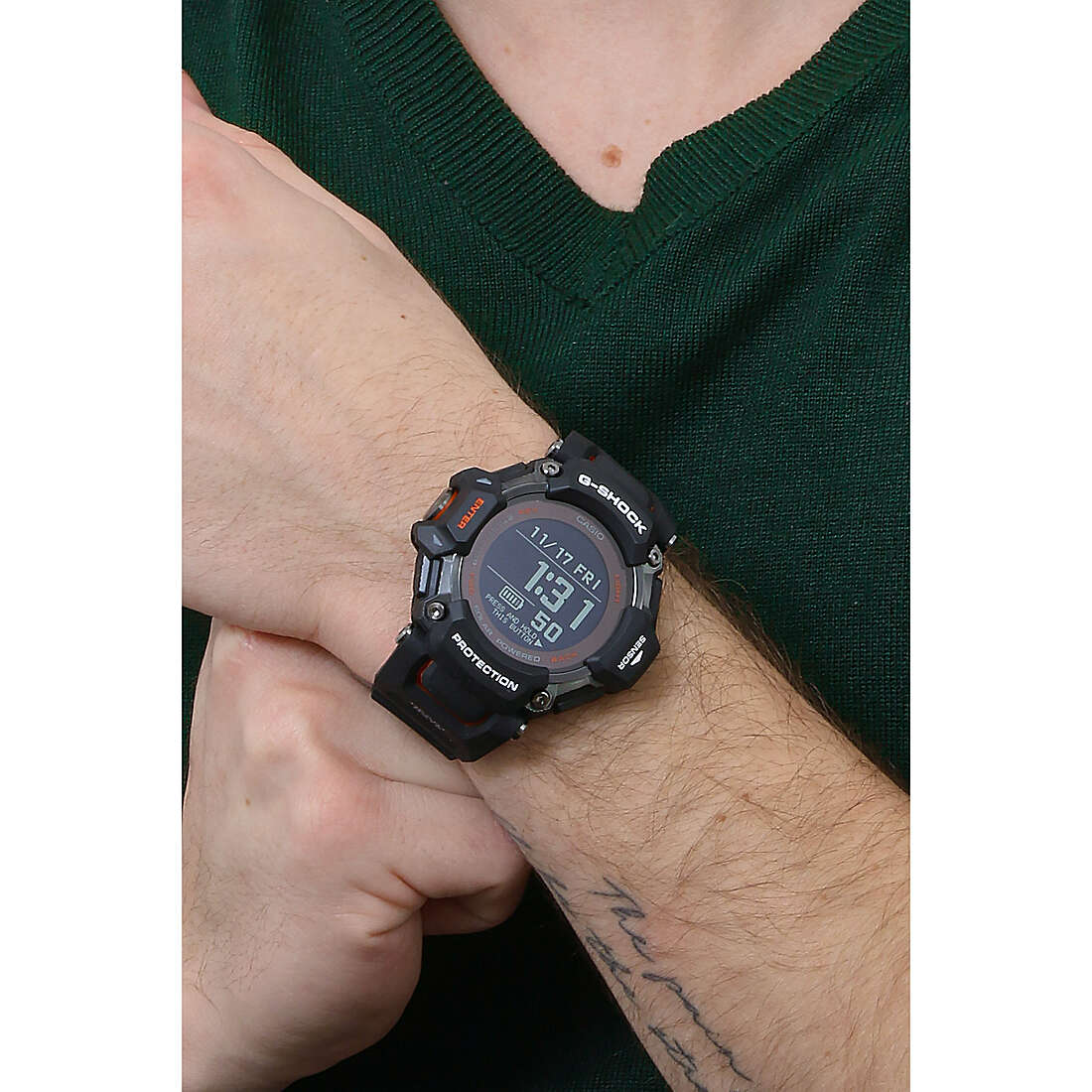 G-Shock Smartwatches man GBD-H2000-1AER wearing
