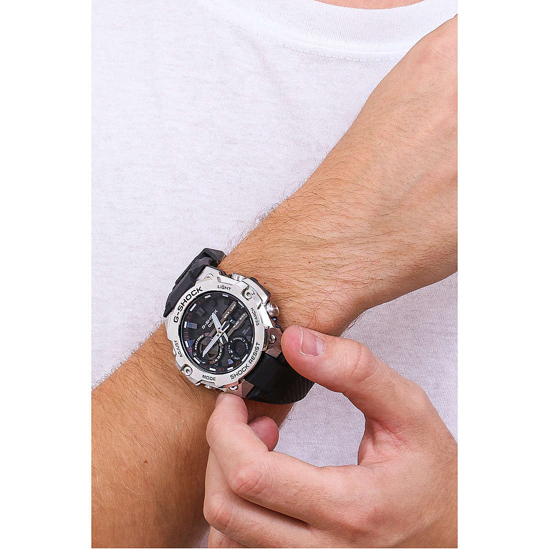 G-Shock Smartwatches man GST-B400-1AER wearing