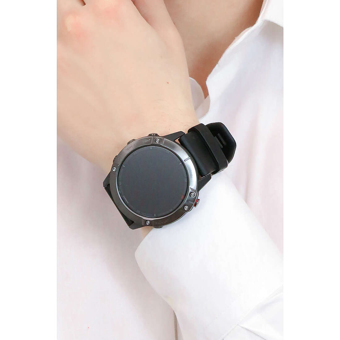 Garmin Smartwatches Fenix man 010-02157-11 wearing
