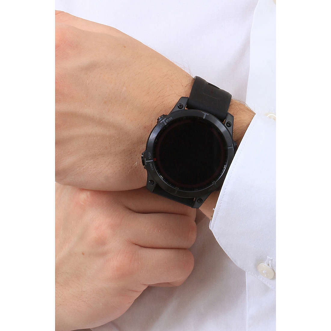 Garmin Smartwatches Fenix man 010-02540-35 wearing
