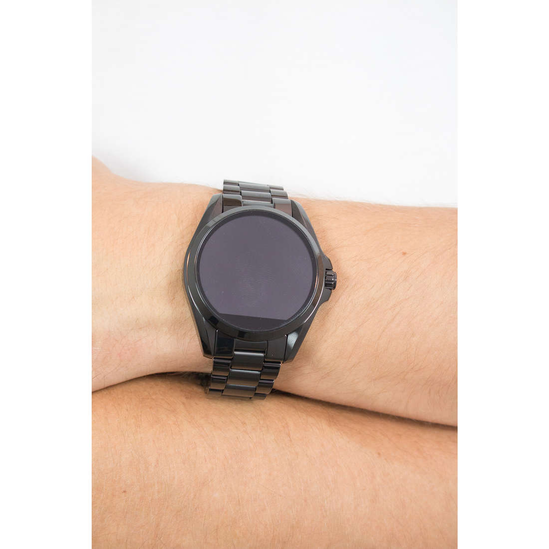 Michael Kors Smartwatches Bradshaw man MKT5005 wearing