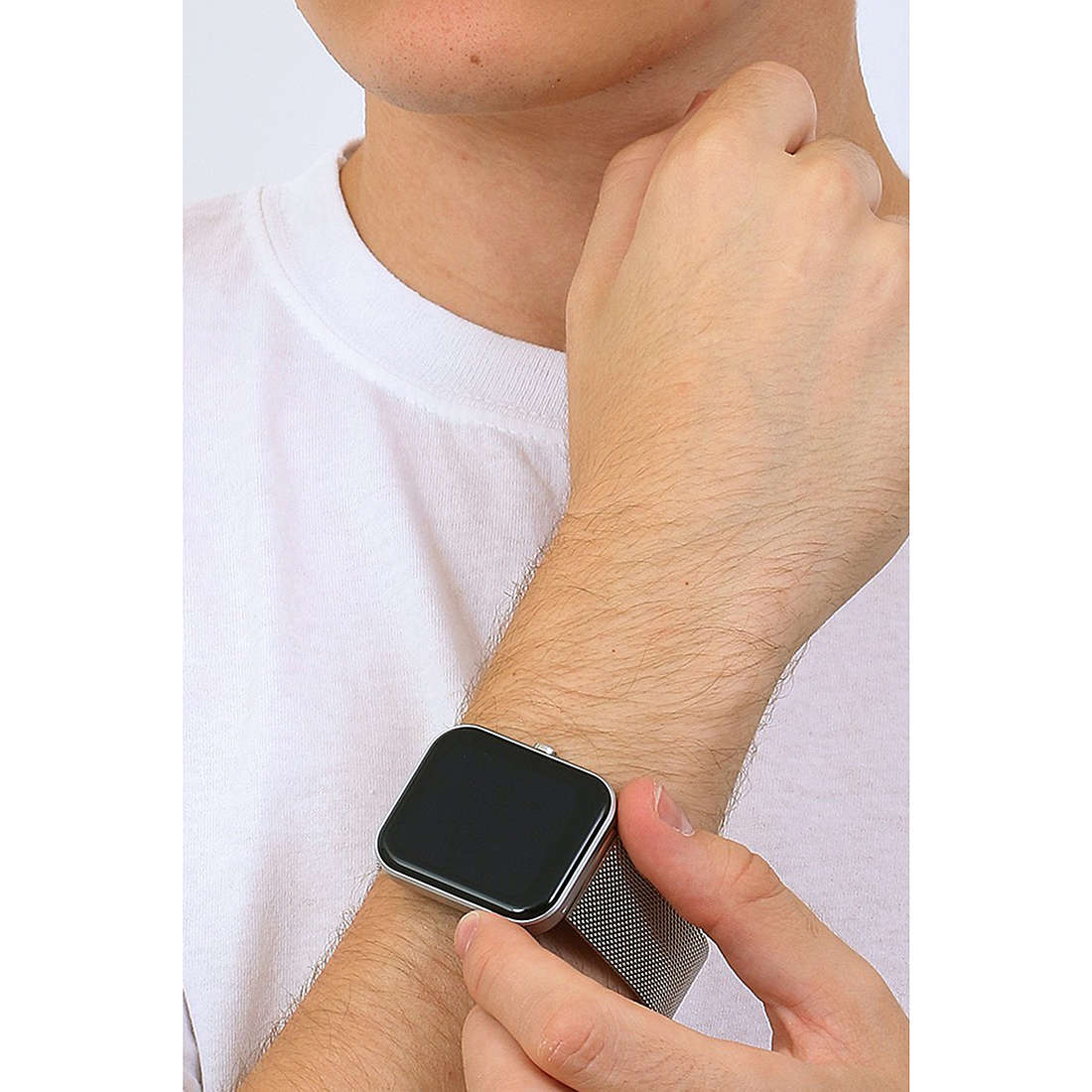 Morellato Smartwatches M-02 man R0153167005 wearing
