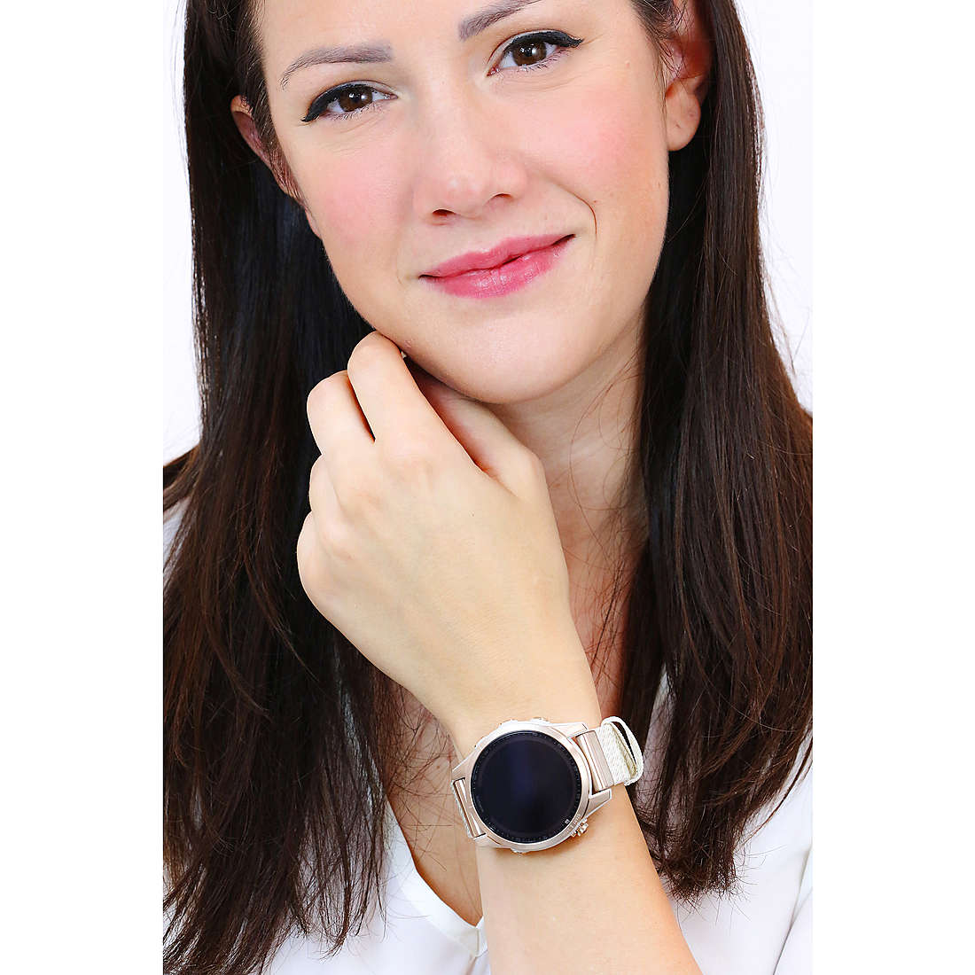 Garmin Smartwatches Fenix woman 010-02539-39 wearing
