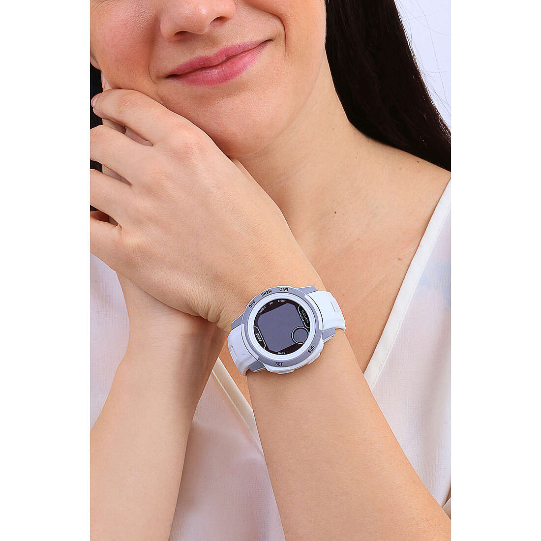 Garmin Smartwatches Instinct woman 010-02564-03 wearing