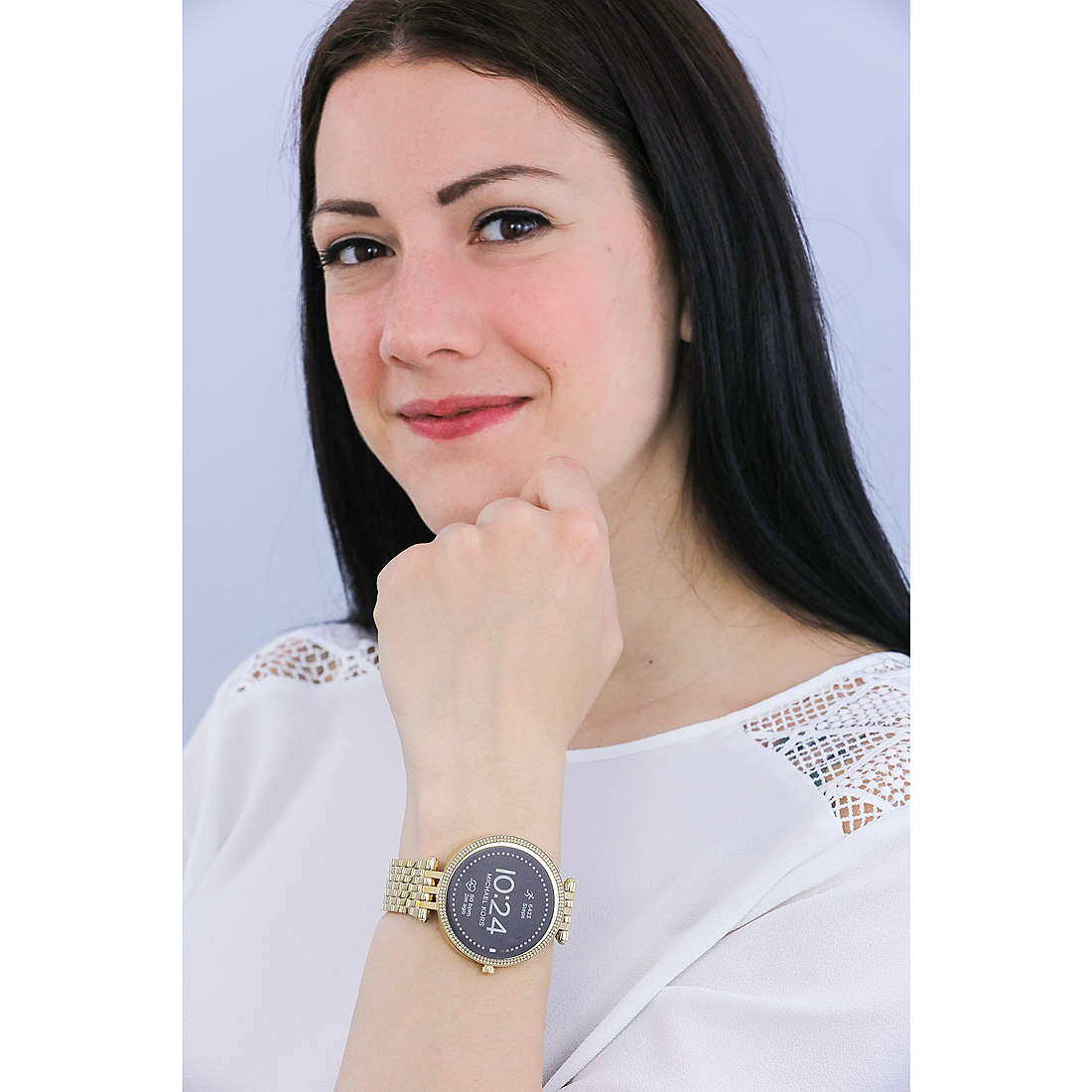 Michael Kors Smartwatches Darci woman MKT5127 wearing