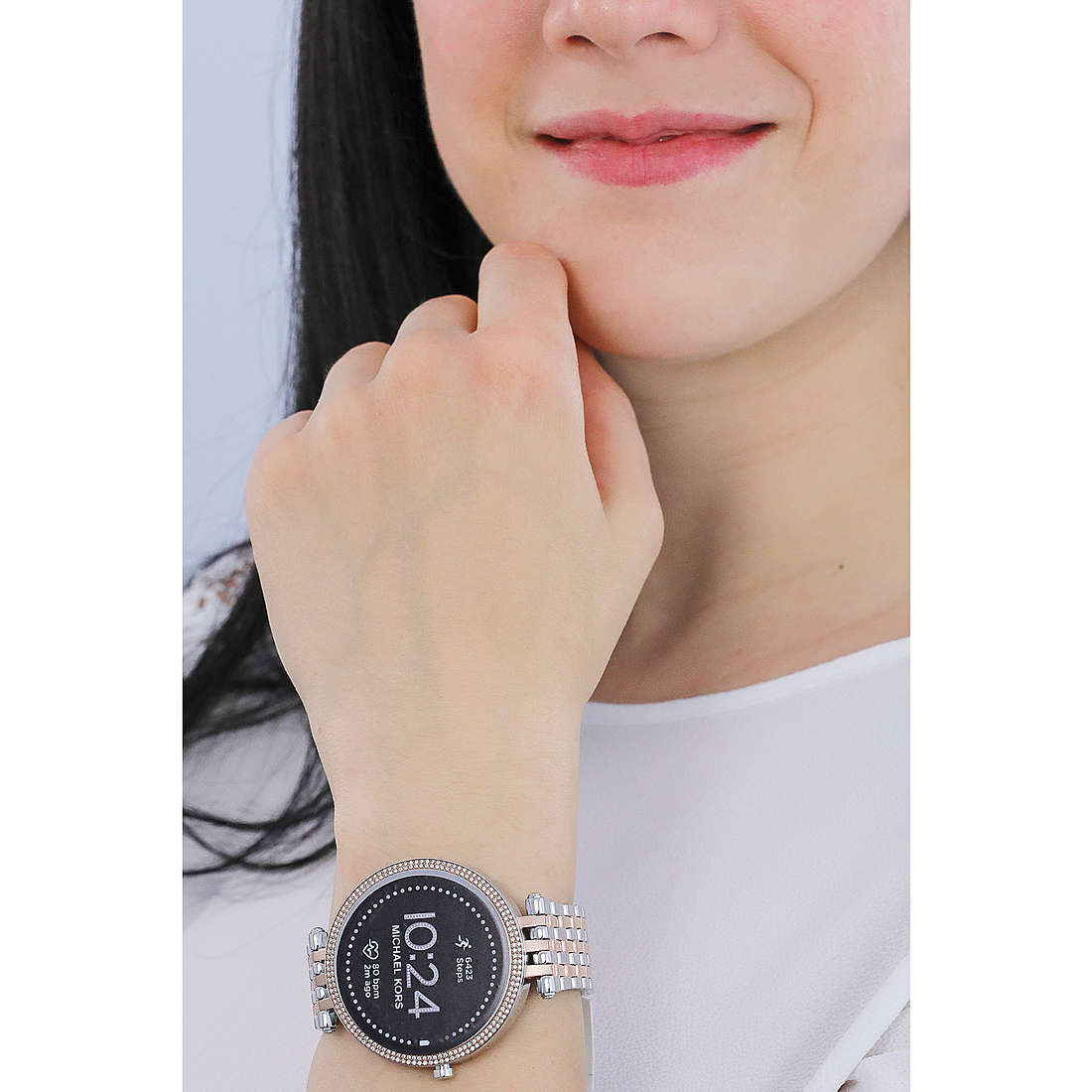 Michael Kors Smartwatches Darci woman MKT5129 wearing