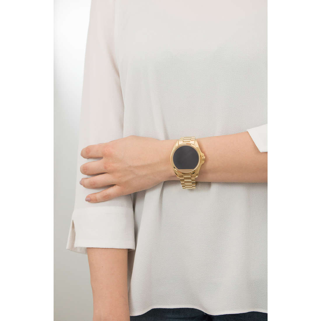 Michael Kors Smartwatches woman MKT5001 wearing