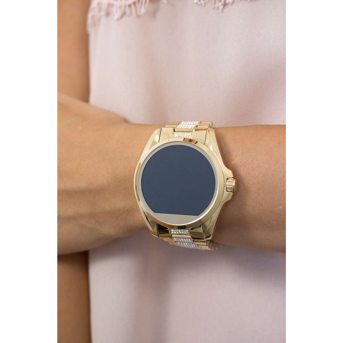 Michael Kors Smartwatches woman MKT5002 wearing